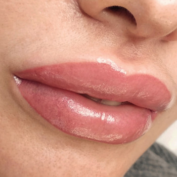 Перманентный макияж губ
                    Майстер перманентного макіяжу Ольга Київ