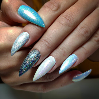 Новогодний маникюр с блестками зима, фото - Мастер маникюра Виктория