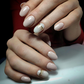 Манікюр з дизайном
                    Майстер манікюру Виктория Київ