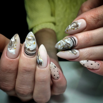 Манікюр з дизайном
                    Майстер манікюру Виктория Київ