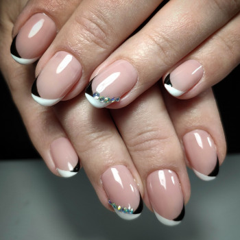 Манікюр з дизайном
                    Майстер манікюру Виктория Київ