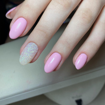 Ніжний манікюр з блискітками рожевий, фото - Майстер манікюру Дарья Лаврецкая