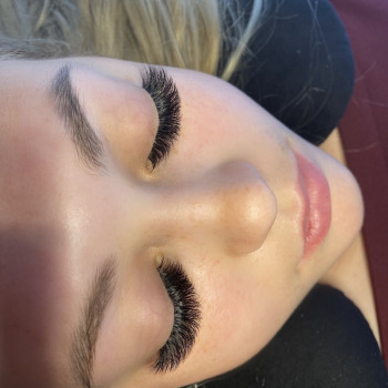 Наращивание ресниц
                    Косметолог Мария Київ