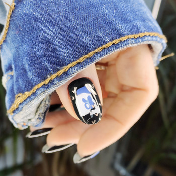 Комбинированный маникюр.
Покрытие гель-лак.
Стемпинг
   