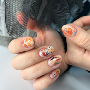 Белый маникюр с наклейками на хэллоуин, фото - Мастер маникюра Инна Мацко