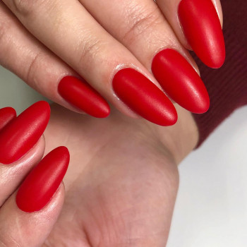 Червоний манікюр осінь мигдаль, фото - Майстер манікюру Інна Мацко