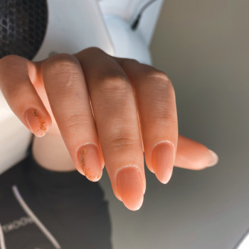 Маникюр
                    Мастер маникюра Виктория Житомир