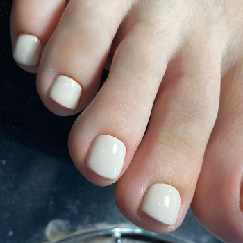 Педикюр полный + покрытие + снятие (комплекс)
                    Майстер манікюру Дарья Київ