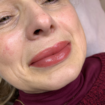 Перманентный макияж губ
                    Мастер перманентного макияжа Виктория Киев