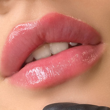 Увеличение губ
                    Косметолог Мирослава Харків