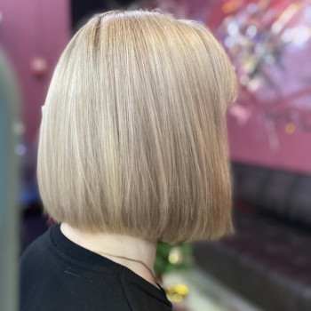 Складне або однотонне фарбування/висвітлення волосся/фарбування сивини
                    Салон красоты Blackberry Киев