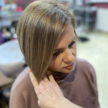 Складне або однотонне фарбування/висвітлення волосся/фарбування сивини
                    Салон красоты Blackberry Киев