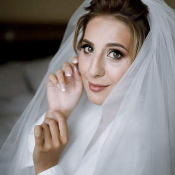 Макіяж і зачіска нареченої 
 
 