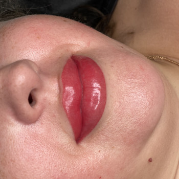 Перманентный макияж брови, веки, губы
                    Майстер перманентного макіяжу Оксана Кам'янське