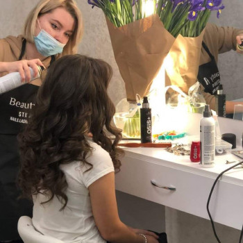 Укладка волос с выездом на дом в Киеве
                    Парикмахер-стилист Диана Киев