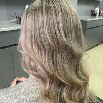 Фарбування волосся
                    Салон краси Beauty Bar Вінниця