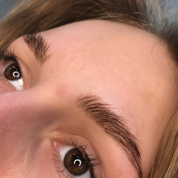 Коррекция и окрашивание бровей
                    Салон краси FoKs Одеса