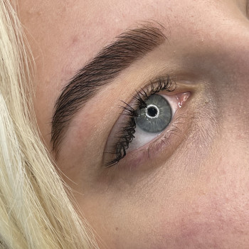 Коррекция и окрашивание бровей
                    Салон краси FoKs Одеса