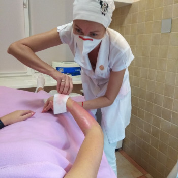 Восковая депиляция, фото - косметолог ВикторияВікторія Моцная