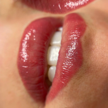 Татуаж губ (Перманент губ)
                    Майстер перманентного макіяжу Олександра Тернопіль