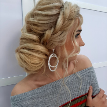 Вечерний макияж и причёска
                    Візажист Жанна Буча