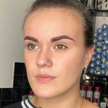 Корекція та фарбування брів
(підбір форми, промальовка ескі