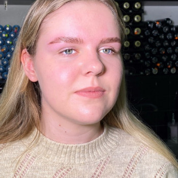 Корекція та фарбування брів
(підбір форми, промальовка ескі