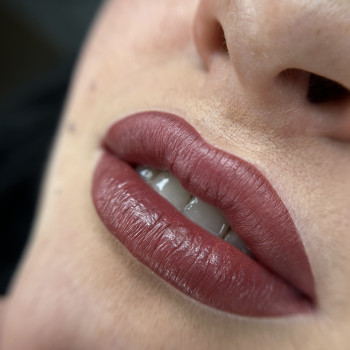 Губы сразу после процедуры в технике Velvet Lips