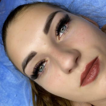 Наращивание ресниц
                    Лешмейкер Ляна Маріуполь