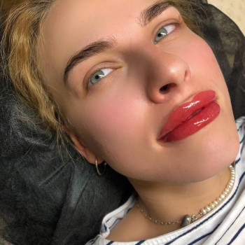 Перманентный макияж губ
                    Мастер перманентного макияжа Карина Харьков