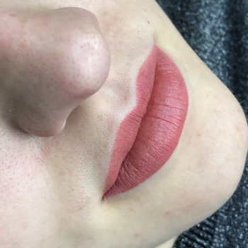 Перманентный макияж губ
                    Мастер перманентного макияжа Карина Харьков