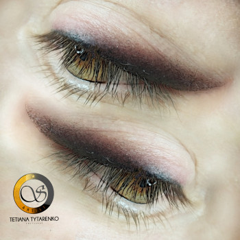 Стрелочка с растушевкой на возрастном
 веке