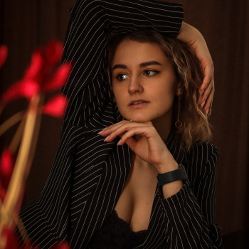 фотосесія в піджаку для дівчини