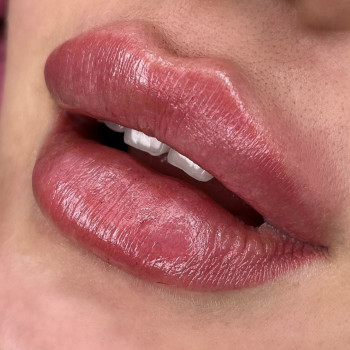 Увеличение губ
                    Мастер перманентного макияжа Юлия Киев