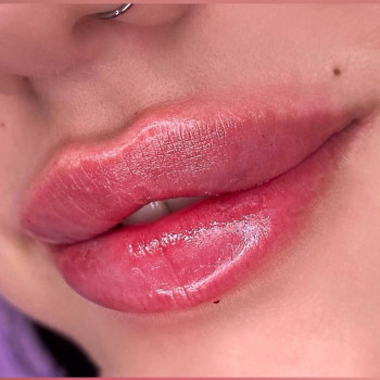 Увеличение губ
                    Мастер перманентного макияжа Юлия Киев