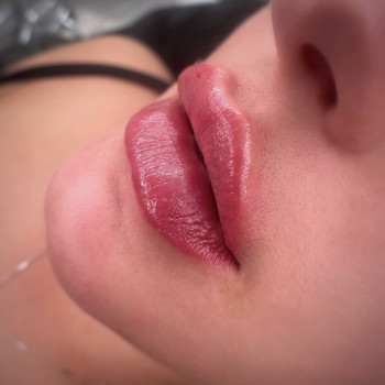 Увеличение губ
                    Мастер перманентного макияжа Юлия Киев