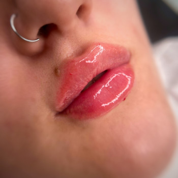 Увеличение губ
                    Мастер перманентного макияжа Юлия Киев