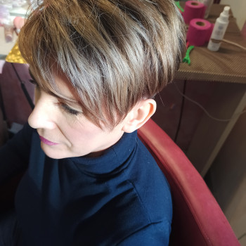 Стрижка Пикси.выведение из черного цвета.макияж.