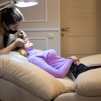 Наращивание ресниц
                    Салон краси FoKs Одеса