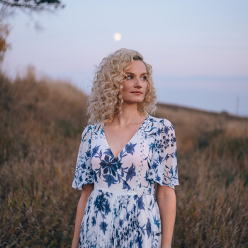 А как на счёт локонов да и ещё таких не обычных.