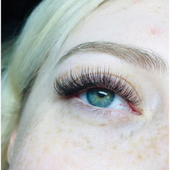 Нарощування вій
                    Салон красоты Status & Style Киев