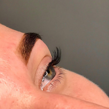 Ламинирование ресниц
                    Визажист Алина Чернигов