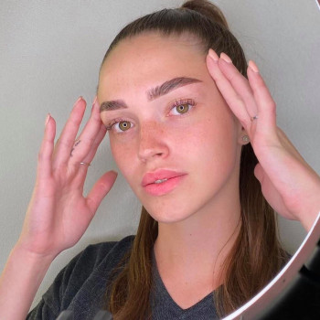 Ламинирование бровей
                    Визажист Алина Чернигов