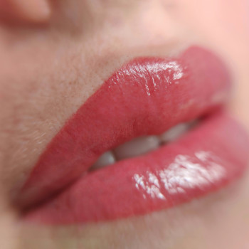 Перманентный макияж губ
                    Майстер перманентного макіяжу Ольга Київ