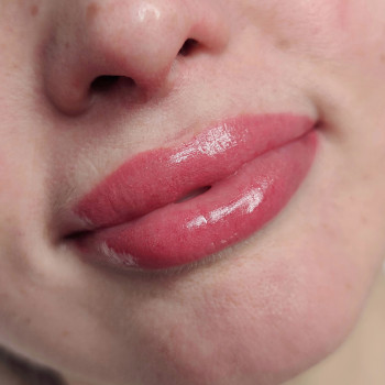 Перманентный макияж губ
                    Майстер перманентного макіяжу Ольга Київ