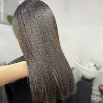 Окрашивание корней
                    Перукар-колорист Ирина Вишневе