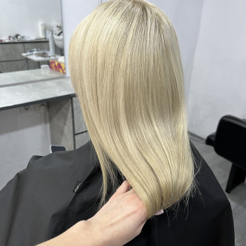 Блондирование, осветление корней, однотонный блонд
                    Перукар-колорист Ирина Вишневе