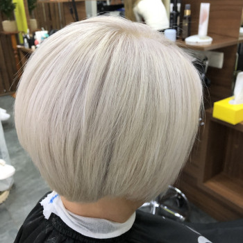 Блондирование, осветление корней, однотонный блонд
                    Перукар-колорист Ирина Вишневе