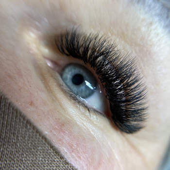 Наращивание ресниц 4д