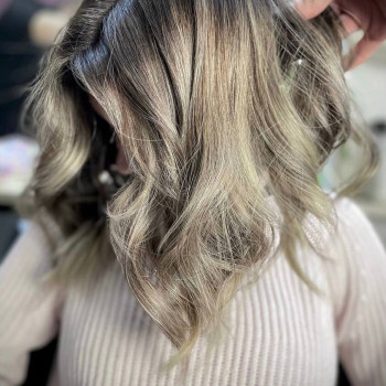 Окрашивание волос
                    Салон краси DMITREEVA Beauty Київ